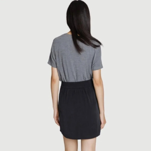 Kit and Ace Easy Breezy Washable Silk Stretch Skirt in Black - Size 6 - Picture 2 of 8